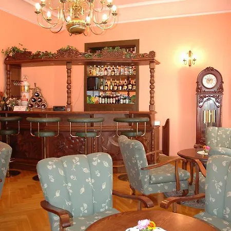 Palac W Witoslawiu Osrodek Apifitoterapii Apiherba
