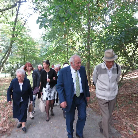 Palac W Witoslawiu Osrodek Apifitoterapii Apiherba Osieczna