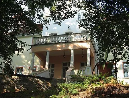 Palac W Witoslawiu Osrodek Apifitoterapii Apiherba