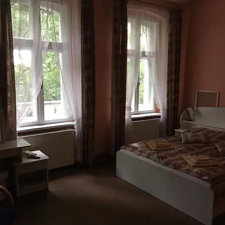 Palac W Witoslawiu Osrodek Apifitoterapii Apiherba